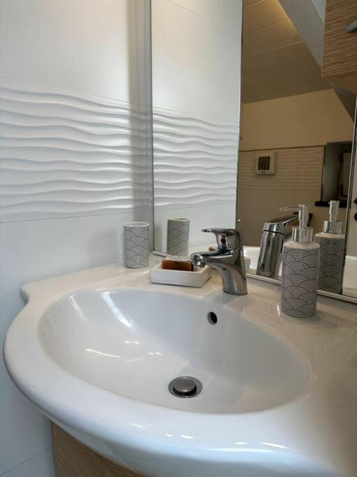The Sweet Attic Room - De Vivo Realty Meta Di Sorrento Экстерьер фото