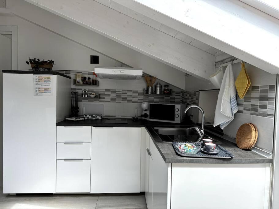 The Sweet Attic Room - De Vivo Realty Meta Di Sorrento Экстерьер фото